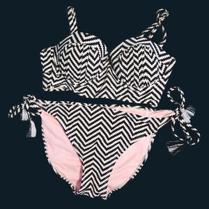 Xhilaration - Black & White Zig-Zag Bikini - SEE LISTING FOR SIZE INFO